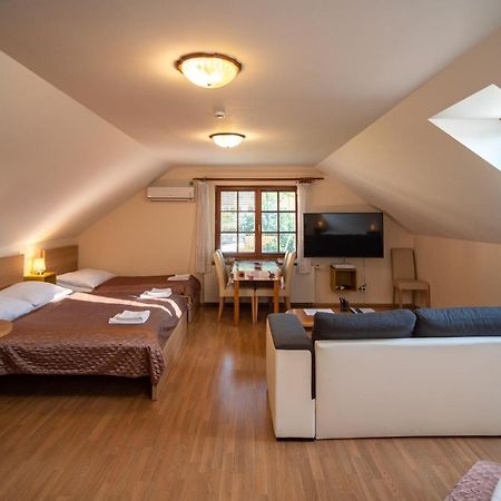 Apartman A Ubytovani U Machu 米库洛夫 外观 照片