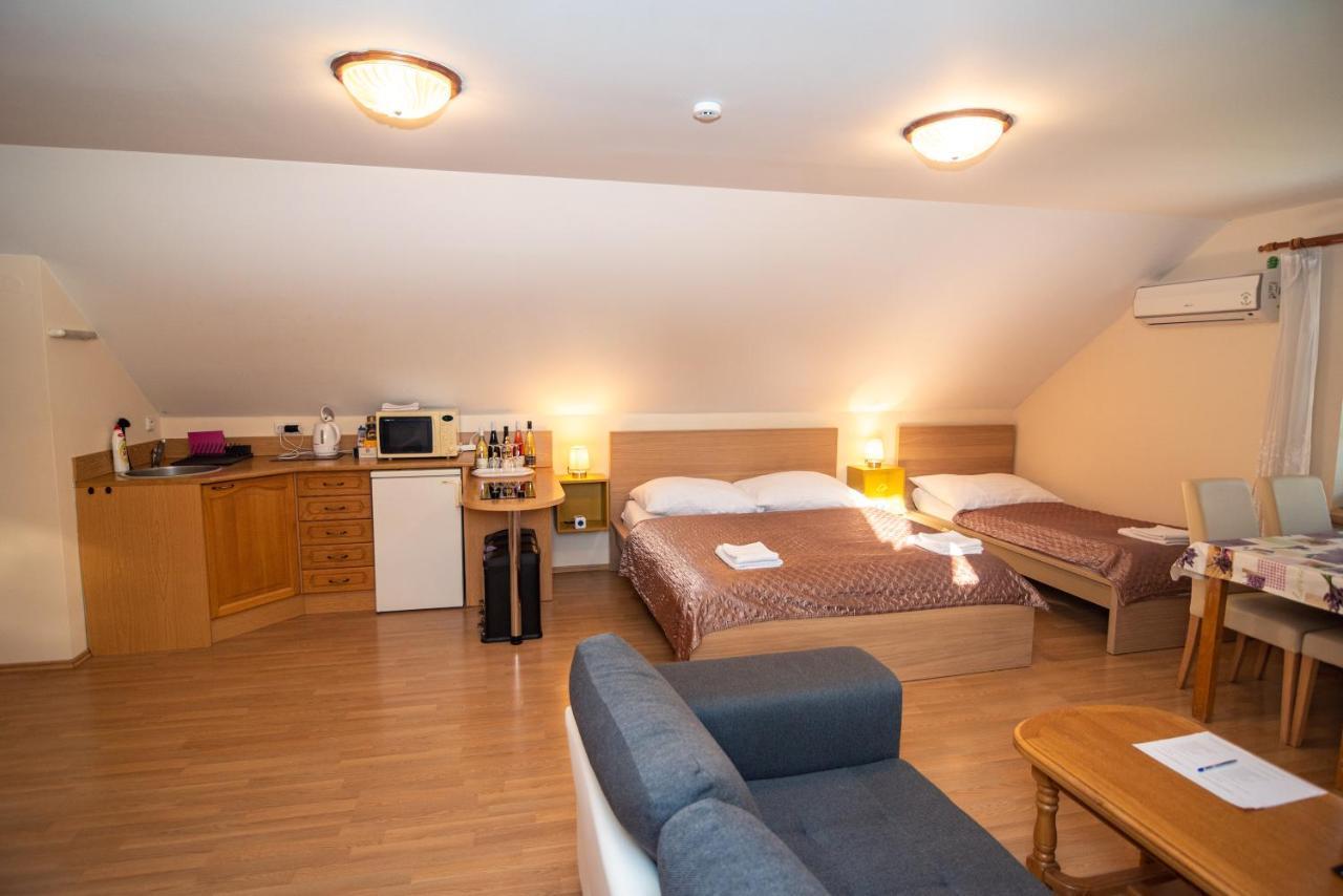 Apartman A Ubytovani U Machu 米库洛夫 外观 照片