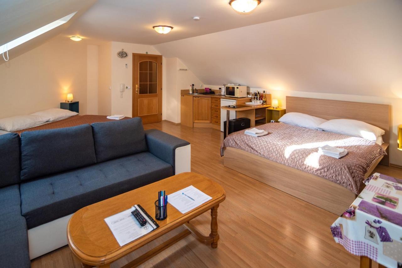 Apartman A Ubytovani U Machu 米库洛夫 外观 照片