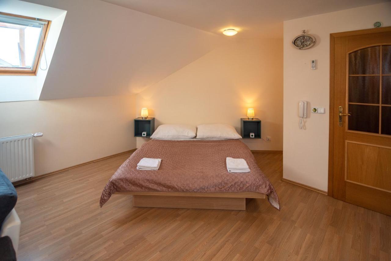Apartman A Ubytovani U Machu 米库洛夫 外观 照片